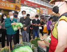  전통시장 방문한 추경호 “추석 기간 가격 안정에 전력 대응할 것”