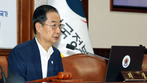 다음 주 월요일부터 야외 마스크 전면 해제…“실내는 당분간 유지”