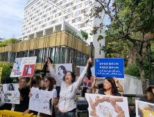 “이란 자유위해 머리 잘랐다”...국내서도 시위