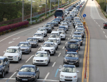 코로나로 움츠렸던 가을축제 기지개… '노마스크 인파' 북적