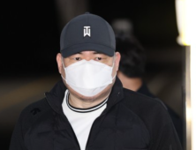 ‘대장동 핵심’ 유동규 출소…심야 대치 끝 민주연구원 압수수색 무산