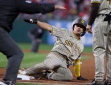 SD, 필라델피아에 역전패…김하성은 MLB 첫 가을 야구 마감 