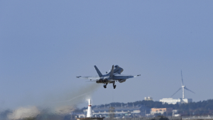 北, 서해상에 미사일 4발 발사…한반도에 美 'B-1B' 출현