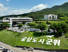 청소년참여기구 , 직접 구운 빵 어르신들에 전달 외 [군위소식]