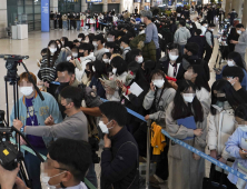 꺾이지 않은 사랑...축구 대표팀 기다리는 팬들