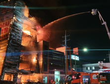 인천 서구 인쇄공장서 큰불…건물 10곳 화재 피해