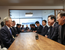 권성동 “전직 대통령‧야당 대표 회동… 여러 범죄 의혹 당사자끼리 결속 다진 것”