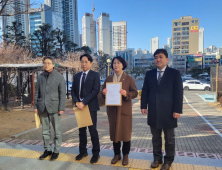 시민단체, 대형마트 의무휴업일 변경 홍준표 시장 고발