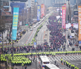 민주노총 건설노조, 대규모 도심 행진