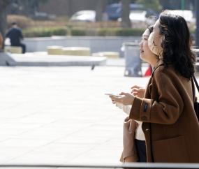 포근한 봄 즐기는 시민들 