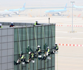 봄맞이 묵은 때 벗기는 인천공항 