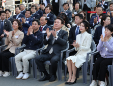 尹 서문시장 방문에 SNS “폭탄 들고 간다”…경찰, 게시자 추적