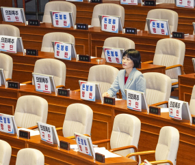 국민의힘 동료의원은 떠나고... 홀로 자리한 최연숙 의원