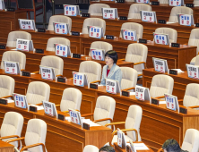 간호법 통과... 끝까지 자리 지킨 '간호사 출신' 최연숙