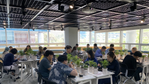 ‘선한 영향력’ 스마일게이트, 직접 키운 식물 아동센터에 기부