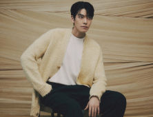 ‘택배기사’ 김우빈 “우린 행복할 의무가 있다”