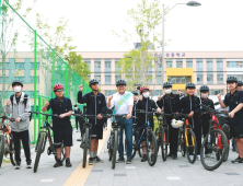 서거석 전북교육감, 전주만성초 등굣길 교통안전 캠페인