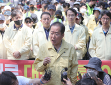 퀴어축제 찾은 洪 “불법도로 점거, 대구경찰청장 책임 묻겠다”