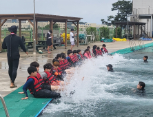 [포토] 충남교육청, 조난상황 대비 생존수영 교육