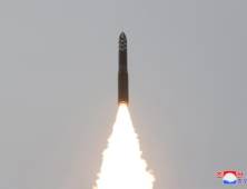 북한 ICBM 고각발사 1000km 비행…합참 “강력 규탄”