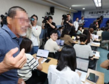 “똑같이 죽은 내 딸, 꽃송이 하나 없었다” 교사 아버지 절규