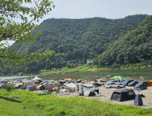 연일 불볕 더위에 홍천강변 '북적북적' [쿠키포토]