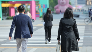 직장인 10명 중 4명, 임시공휴일 근무해도 수당 못 받아