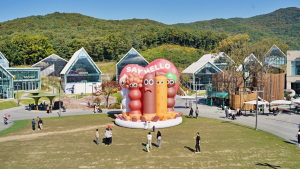 롯데웰푸드, 뉴진스와 빼빼로 팝업 外 삼양식품·풀무원 [유통단신]