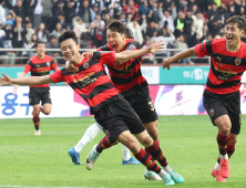 포항, 10년 만에 FA컵 우승…전북에 4-2로 승리