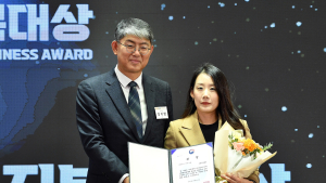 로완, ‘노인 건강 향상’ 복지부 장관상 수상 [2023 미래행복대상]