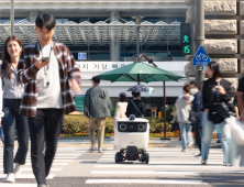 테헤란로 달리는 배민 로봇…“생각보다 괜찮네” [가봤더니]