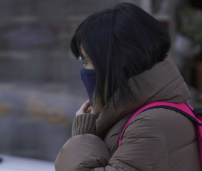 '기온 뚝' 겨울옷 입은 시민들