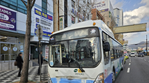 부산 시내버스 간 추돌사고…14명 병원 후송