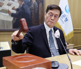 한국은행 기준금리 연 3.5% 8회 연속 동결