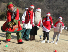 핀란드 산타와 엘프, 아이들과 '굿샷'[쿠키포토]