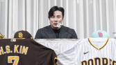美 매체 “김하성, 2025 FA 랭킹 6위…SD 연장계약 가능성 있어”