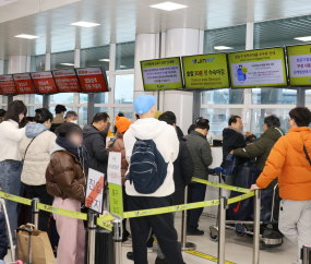 ‘폭설·강풍’ 멈춰버린 제주공항 