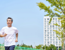 신체부담 겪는 60대 직장인, 따로 운동하면 오히려 ‘독’