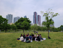 나의 고통은 전혀 특별하지 않았다 [공백기 인터뷰]