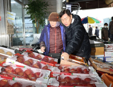 김관영 전북특별자치도지사, 설맞이 전통시장 찾아 ‘다함께 민생’ 강조