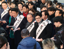 한동훈, 설 맞아 서울역 귀성 인사