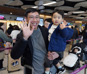 ‘평소보다 일찍 오세요’ 연휴 앞두고 붐비는 김포국제공항