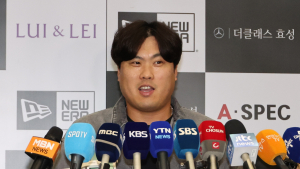 FA 류현진, 한화 복귀 초읽기…‘연봉 고심’