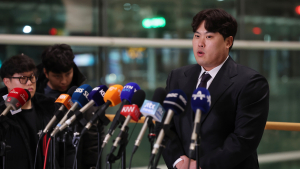 ‘한화 복귀’ 류현진, 스프링캠프 합류 위해 오키나와로 출국