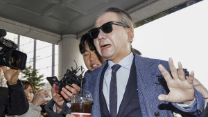 경찰 출석하는 주수호 의협 홍보위원장