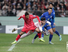 전반 1-0으로 앞선 한국, 후반엔 이강인 출전할까