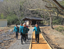 함안군 최초 ‘황톳길’ 성산산성 탐방로에 조성