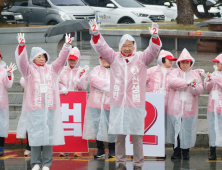 신성범, 공식 선거 첫 일정 ‘환경미화원들과 거리청소’