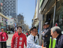 [4⋅10총선]속초 시민들과 악수하는 국민의힘 이양수 후보 