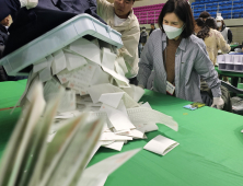 [포토] 강원지역 투표함 개봉